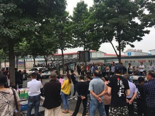 滚动的钢蛋