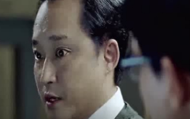 黑色之家，男子为了得到保险赔偿，竟把自己的手指头砍掉