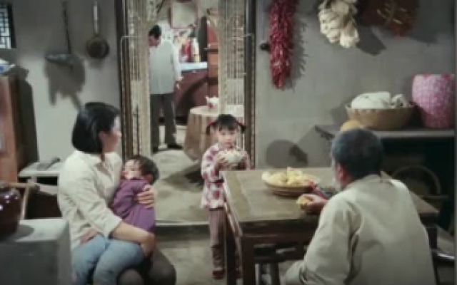 1981年的经典老电影《喜盈门》，国内婆媳剧的鼻祖，平凡而又温馨