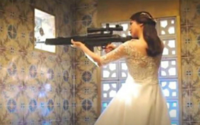 韩片：《恶女》新娘子上了个厕所，突然变成狙击手，大开杀戒
