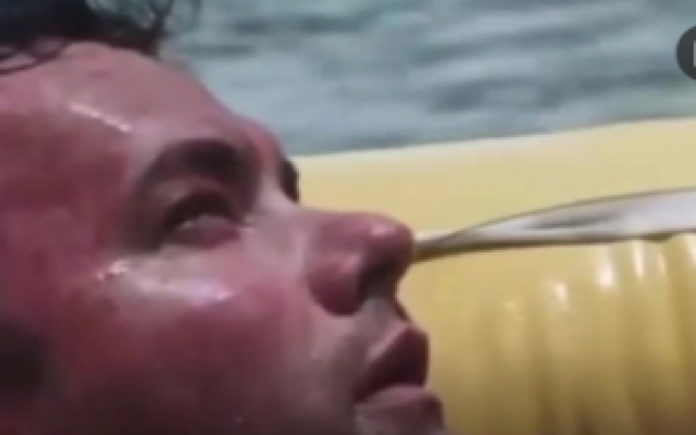 《荒岛余生》赚足票房，是2000年好莱坞最不同寻常的影片之一