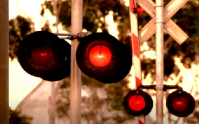 《速度与激情》片段：窒息狂飙1公里飞跃火车