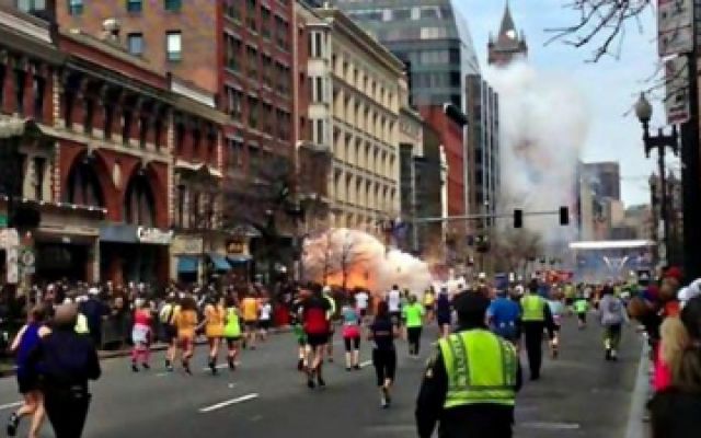 恐袭波士顿：完美还原波士顿恐怖袭击，场面爆炸程度不忍快进