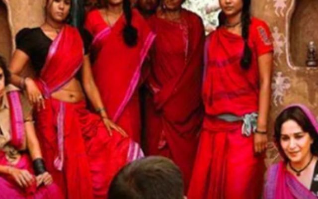 印度女子创建“粉红帮”，男人见到都要行礼，真实事件改编电影