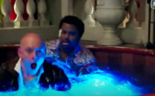 《热浴盆时光机2》片段 三男人浴缸发神经