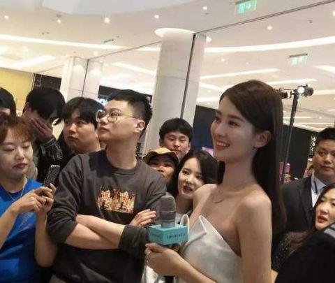 乔欣最新生图曝光，腿长腰细不输关晓彤
