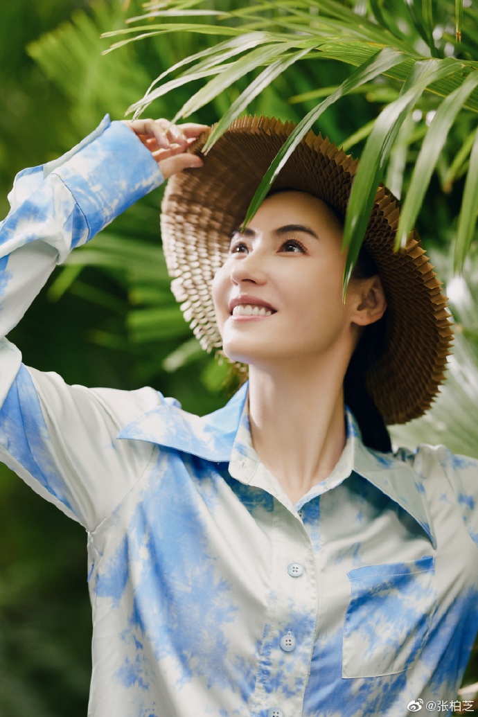 张柏芝时隔22年再拍任何天气写真 美极了