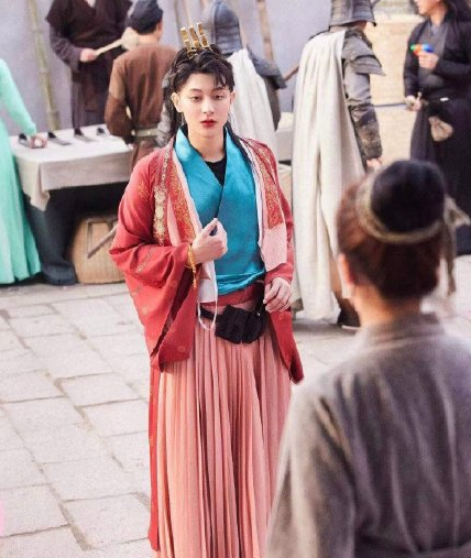 黄子韬女装造型曝光 
