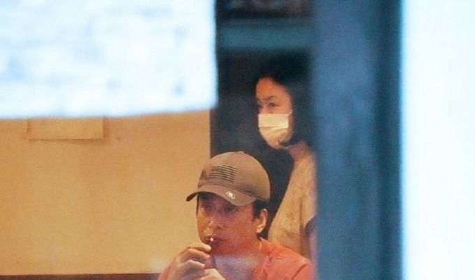 日星椎名桔平和原田知世疑似恋爱中，烤肉店约会被拍