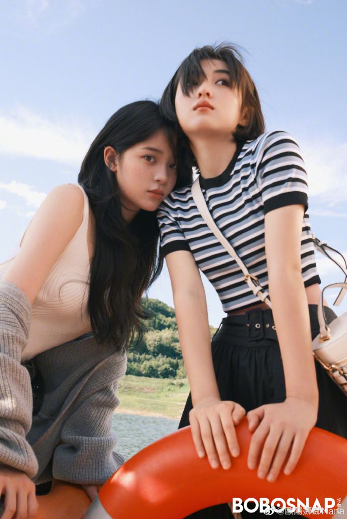 欧阳娜娜&张子枫合体拍摄夏日写真