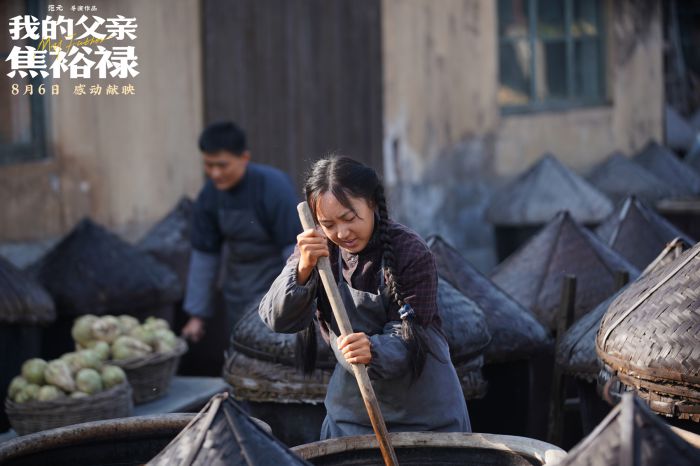 《我的父亲焦裕禄》曝正片片段，“以身作则”优良家风引家长共鸣