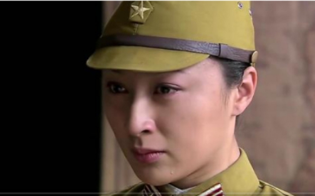 抗日奇侠：日本女军官为了抓美国人，竟想出一怪招，真是不简单