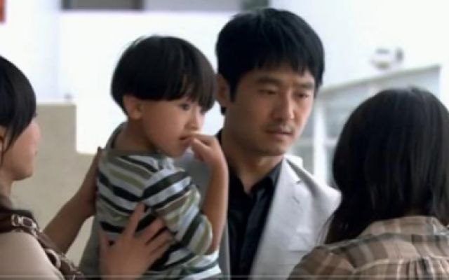 恋人：郭晓见静茹而小孩的妈妈晚到了要等会，没想到妈妈是思纯