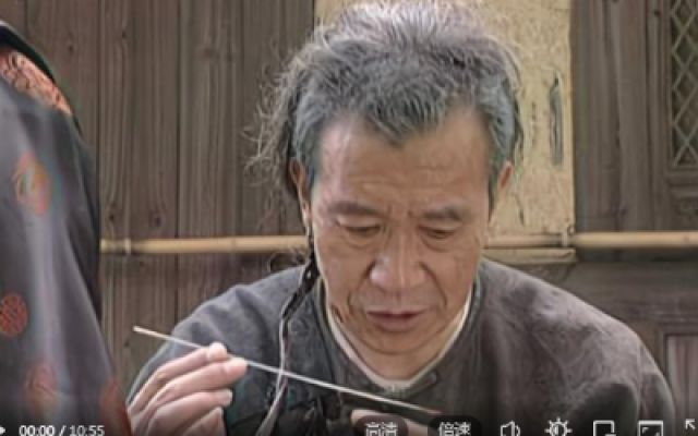 蟋蟀王：老爷爷教孩子斗蟋蟀，秘诀竟是蚊子血，这招也太绝了吧