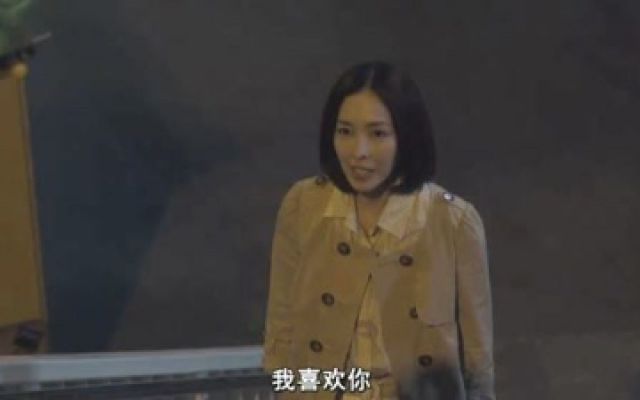 《桃花期》日本宅男在天桥被女神告白，随后激烈亲吻