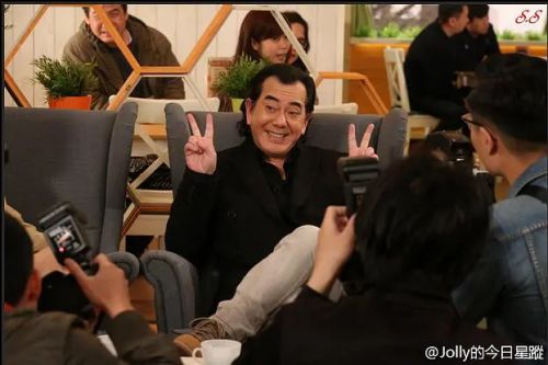 八时入席