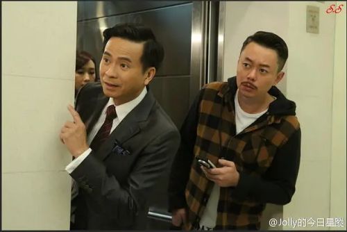 八时入席